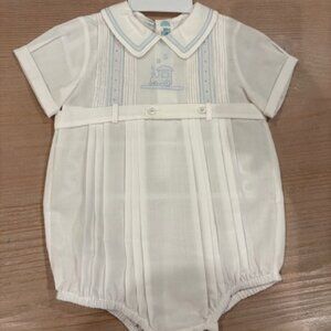 Feltman Brothers: Creeper with Pintucks and Train Embroidery White (3M)